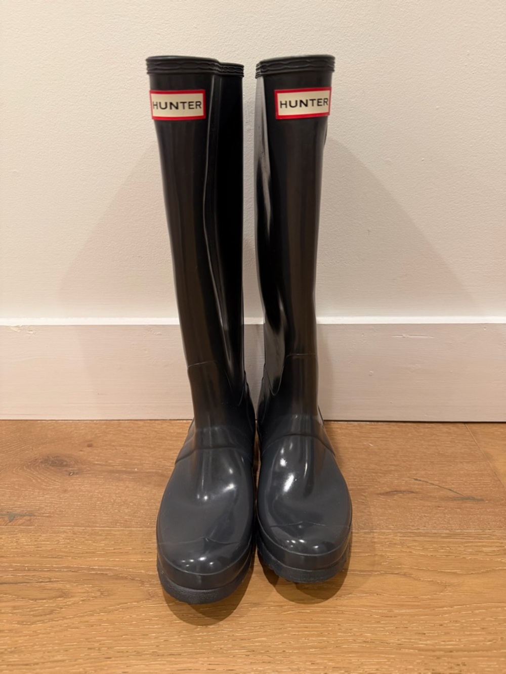 Hunter Gray High Gloss Tall Rain Boots - size 6 - Picture 2 of 9